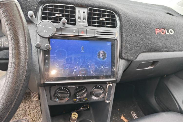 Used Volkswagen Polo 2016 1.4L Manual Fashion Model Audio And AC Panel