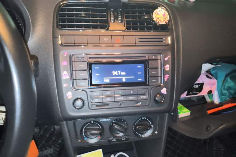 Used Volkswagen Polo 2016 1.6L Automatic Comfort Model Audio And AC Panel