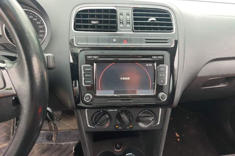 Used Volkswagen Polo 2016 1.6L Automatic Comfort Model Audio And AC Panel