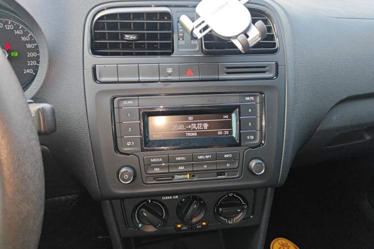 Used Volkswagen Polo 2016 1.4L Automatic Trendy Model Audio And AC Panel