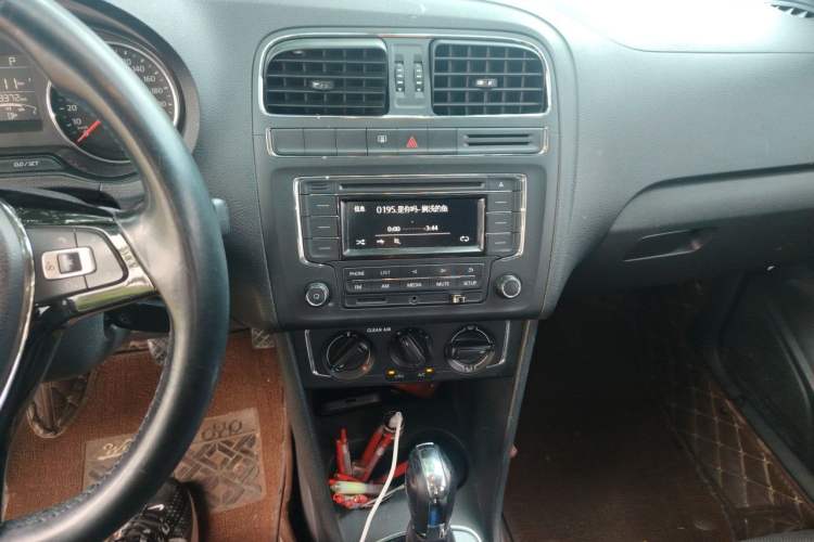 Used Volkswagen Polo 2016 1.6L Automatic Comfort Model Audio And AC Panel