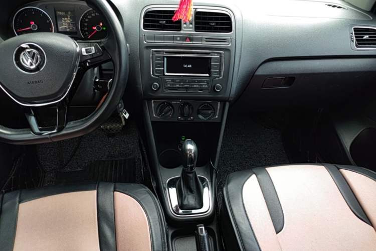 Used Volkswagen Polo 2016 1.6L Automatic Comfort Model Audio And AC Panel