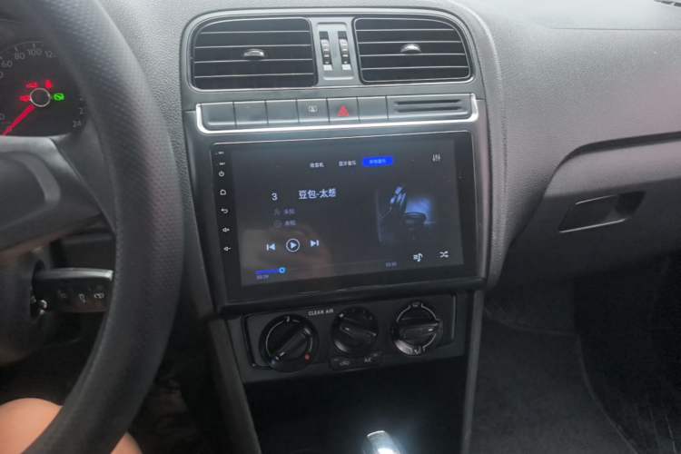 Used Volkswagen Polo 2016 1.4L Automatic Trendy Model Audio And AC Panel