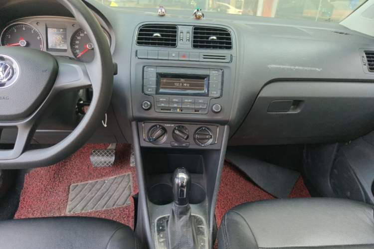 Used Volkswagen Polo 2016 1.4L Automatic Trendy Model Audio And AC Panel