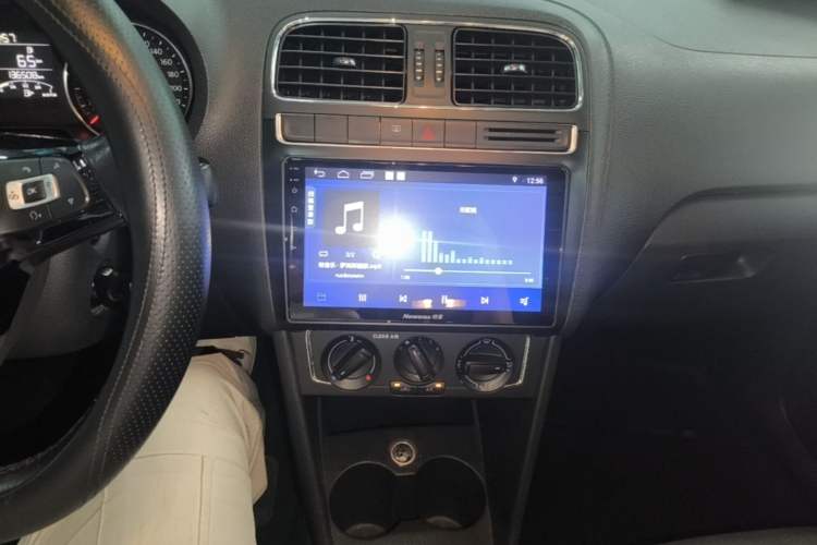 Used Volkswagen Polo 2016 1.6L Manual Comfort Model Audio And AC Panel