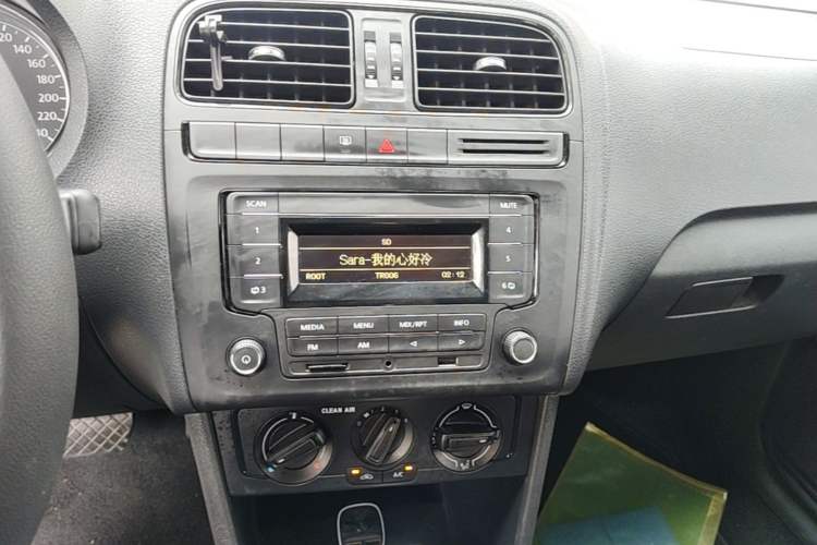 Used Volkswagen Polo 2016 1.4L Automatic Trendy Model Audio And AC Panel