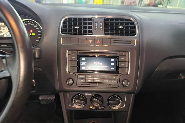 Used Volkswagen Polo 2016 1.6L Automatic Comfort Model Audio And AC Panel