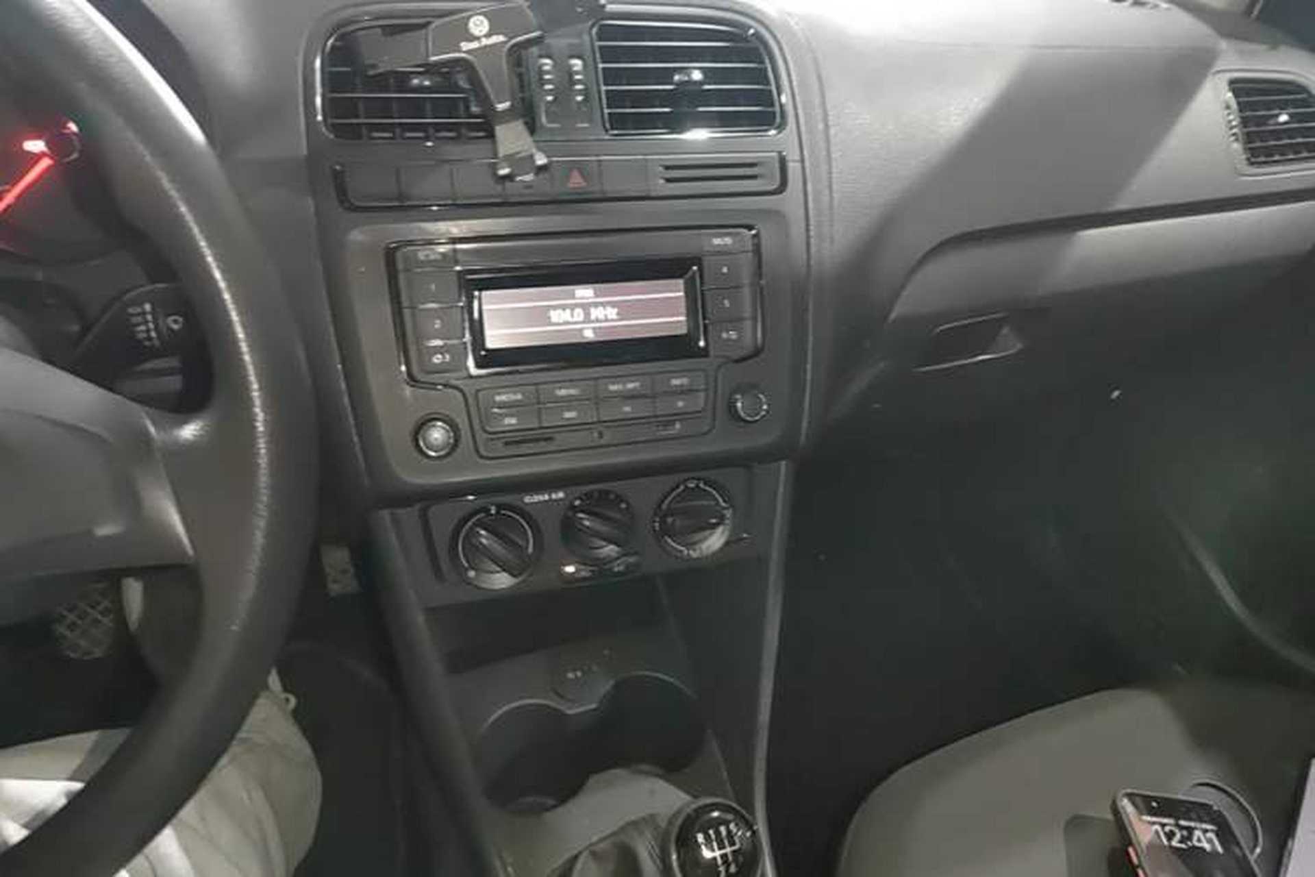Used Volkswagen Polo 2016 1.4L Manual Fashion Model Audio And AC Panel