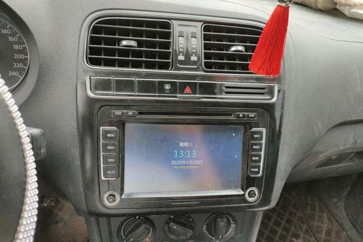 Used Volkswagen Polo 2016 1.4L Manual Fashion Model Audio And AC Panel