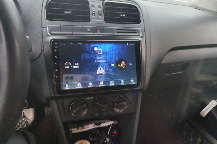 Used Volkswagen Polo 2016 1.4L Manual Fashion Model Audio And AC Panel