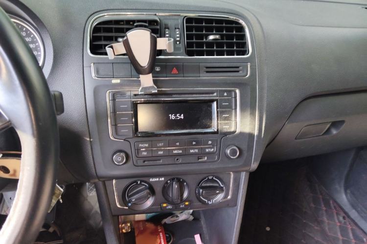 Used Volkswagen Polo 2016 1.6L Automatic Comfort Model Audio And AC Panel