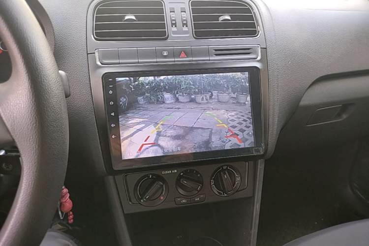 Used Volkswagen Polo 2016 1.4L Manual Fashion Model Audio And AC Panel