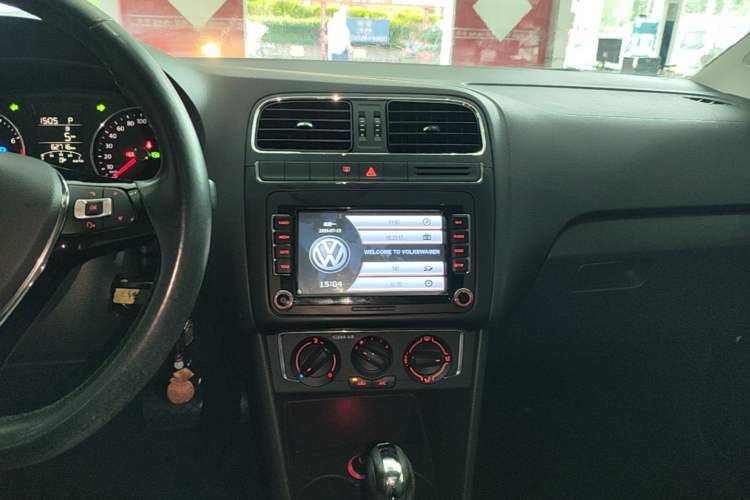 Used Volkswagen Polo 2016 1.6L Automatic Comfort Model Audio And AC Panel