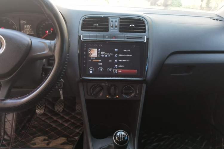 Used Volkswagen Polo 2016 1.4L Manual Fashion Model Audio And AC Panel
