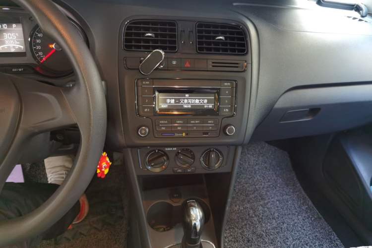 Used Volkswagen Polo 2016 1.4L Automatic Trendy Model Audio And AC Panel