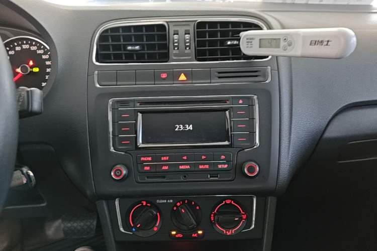 Used Volkswagen Polo 2016 1.6L Automatic Comfort Model Audio And AC Panel