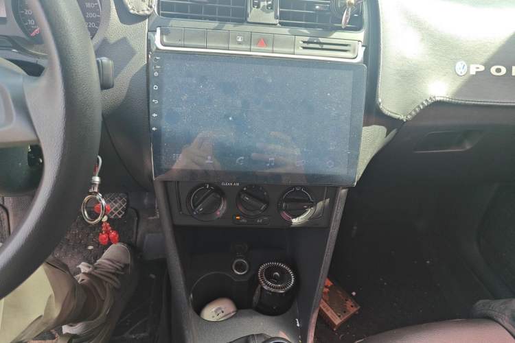 Used Volkswagen Polo 2016 1.4L Manual Fashion Model Audio And AC Panel