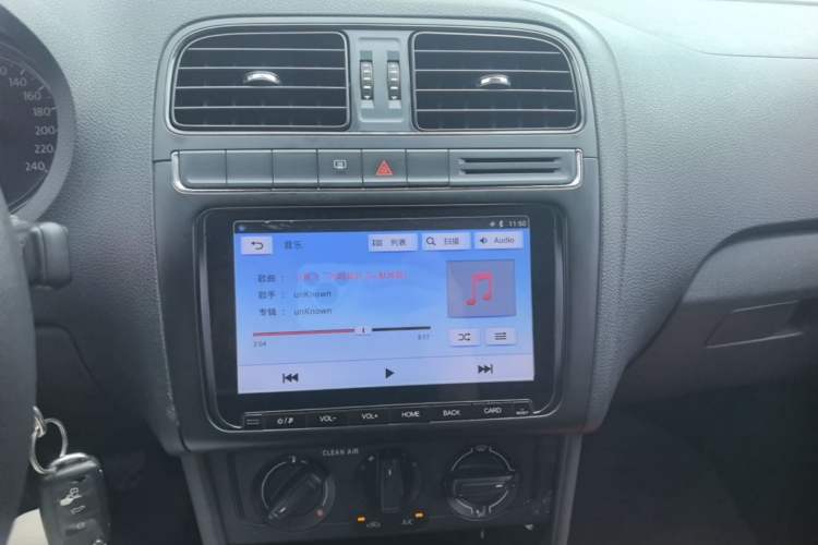 Used Volkswagen Polo 2016 1.4L Manual Fashion Model Audio And AC Panel