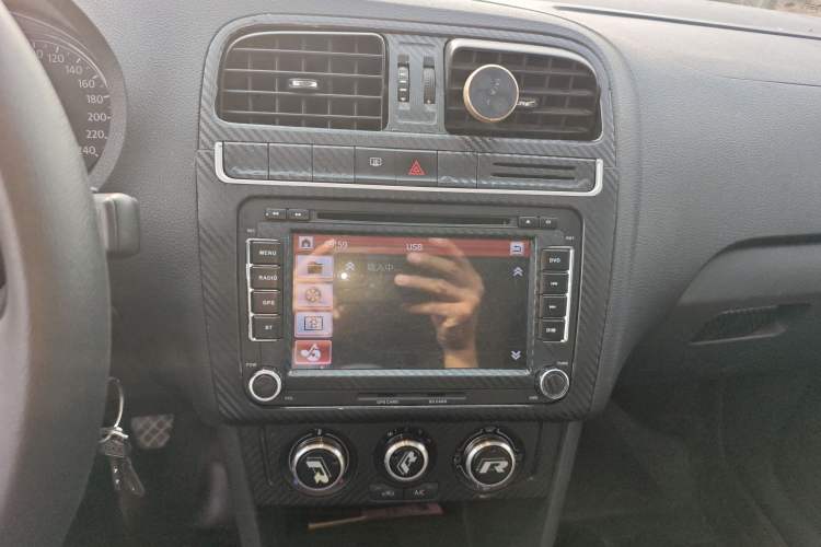 Used Volkswagen Polo 2016 1.4L Manual Fashion Model Audio And AC Panel