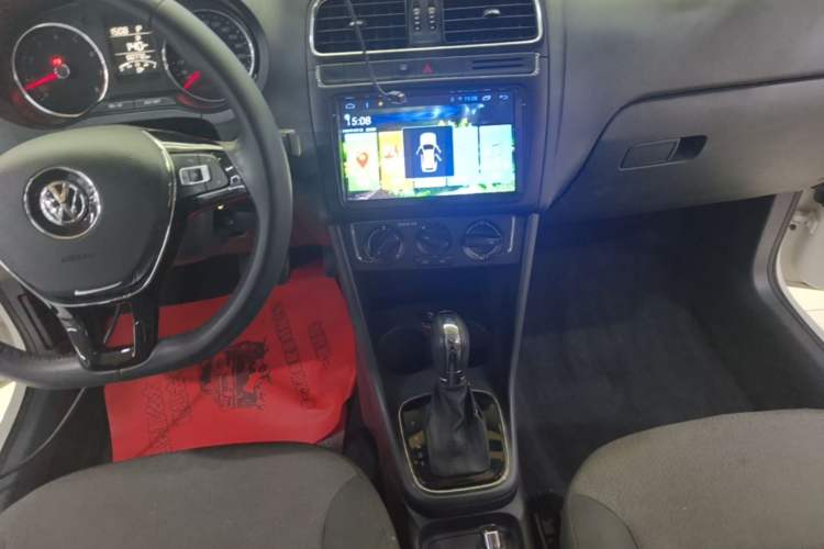 Used Volkswagen Polo 2016 1.6L Automatic Comfort Model Audio And AC Panel