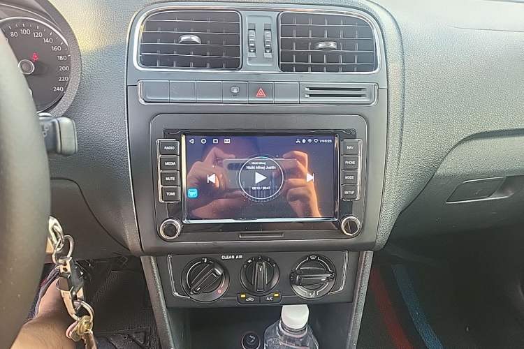 Used Volkswagen Polo 2016 1.6L Automatic Comfort Model Audio And AC Panel