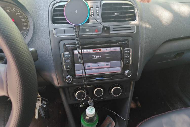 Used Volkswagen Polo 2016 1.4L Manual Fashion Model Audio And AC Panel