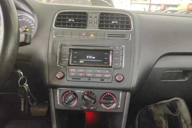 Used Volkswagen Polo 2016 1.6L Automatic Comfort Model Audio And AC Panel
