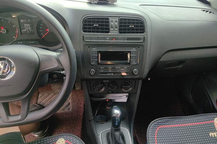 Used Volkswagen Polo 2016 1.4L Automatic Trendy Model Audio And AC Panel