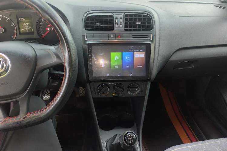 Used Volkswagen Polo 2016 1.4L Manual Fashion Model Audio And AC Panel