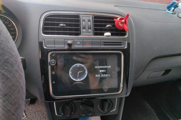 Used Volkswagen Polo 2016 1.6L Automatic Comfort Model Audio And AC Panel