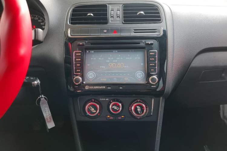 Used Volkswagen Polo 2016 1.4L Manual Fashion Model Audio And AC Panel