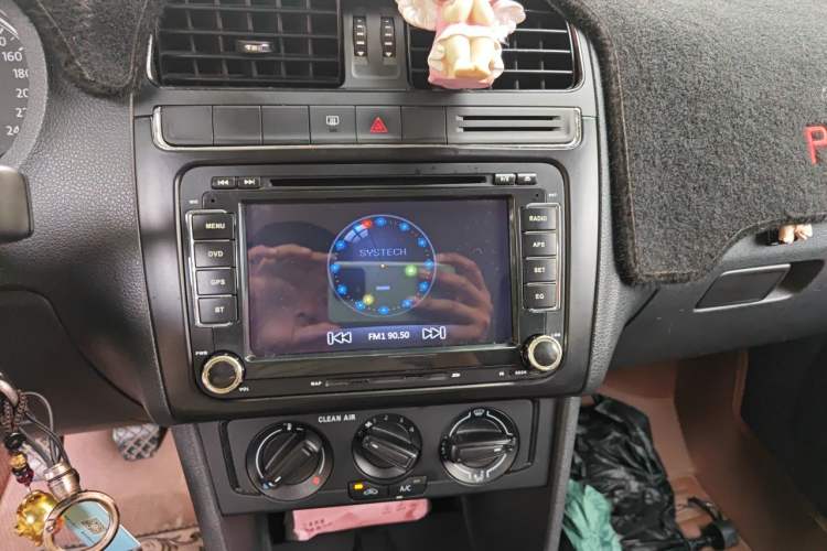 Used Volkswagen Polo 2016 1.4L Manual Fashion Model Audio And AC Panel
