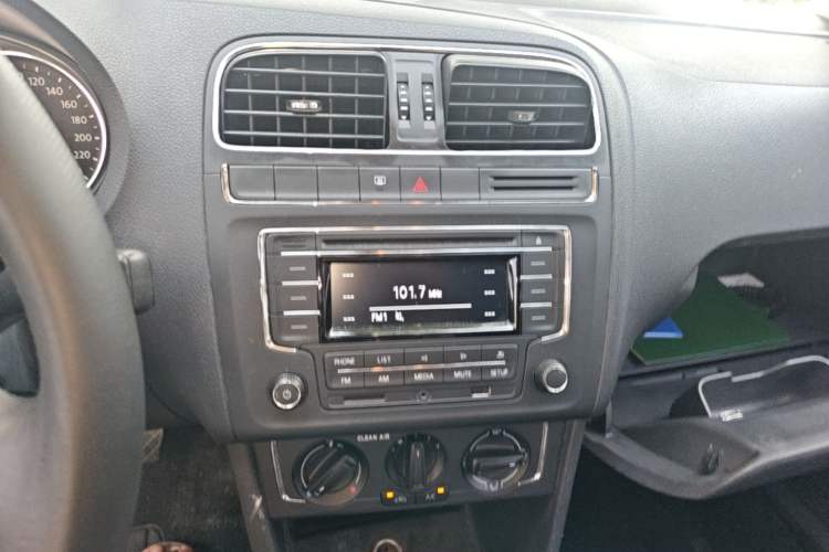 Used Volkswagen Polo 2016 1.6L Automatic Comfort Model Audio And AC Panel