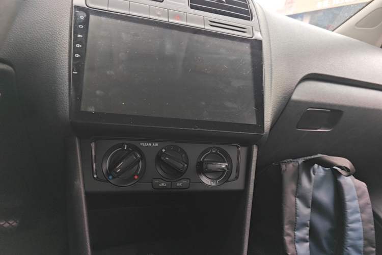 Used Volkswagen Polo 2016 1.4L Manual Fashion Model Audio And AC Panel