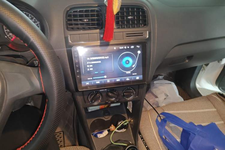 Used Volkswagen Polo 2016 1.4L Manual Fashion Model Audio And AC Panel