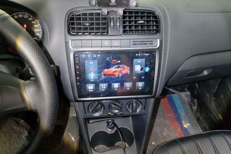 Used Volkswagen Polo 2016 1.4L Manual Fashion Model Audio And AC Panel