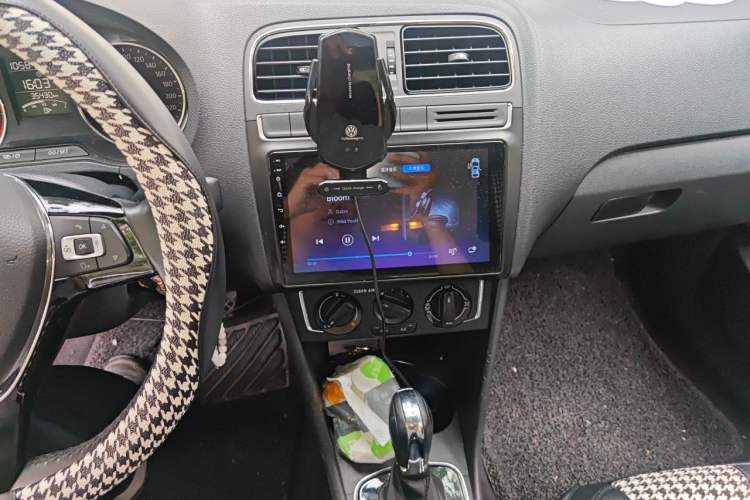 Used Volkswagen Polo 2016 1.6L Automatic Comfort Model Audio And AC Panel