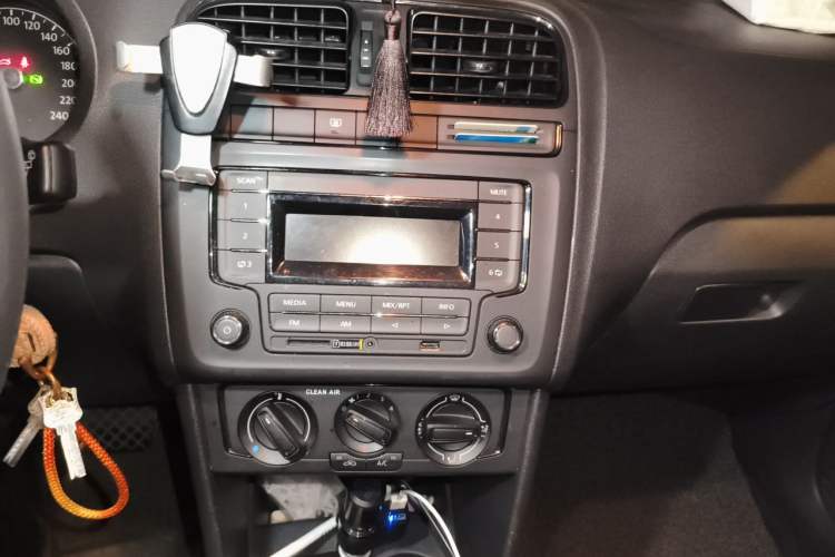 Used Volkswagen Polo 2016 1.4L Automatic Trendy Model Audio And AC Panel