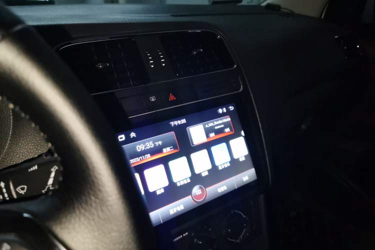 Used Volkswagen Polo 2016 1.6L Automatic Comfort Model Audio And AC Panel