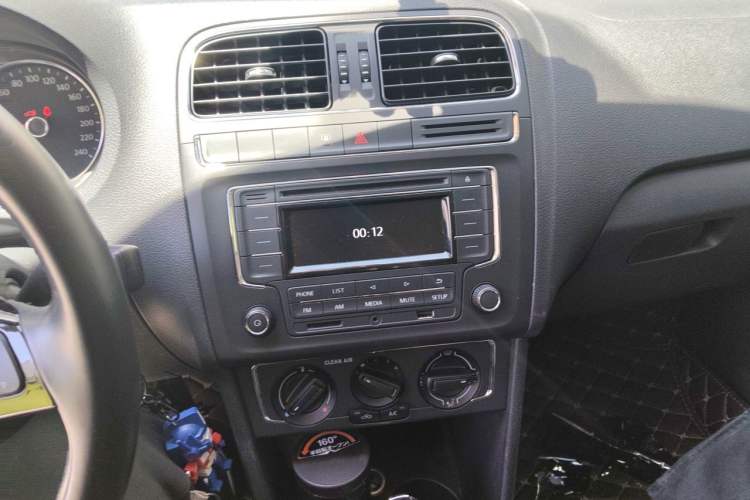 Used Volkswagen Polo 2016 1.6L Automatic Comfort Model Audio And AC Panel