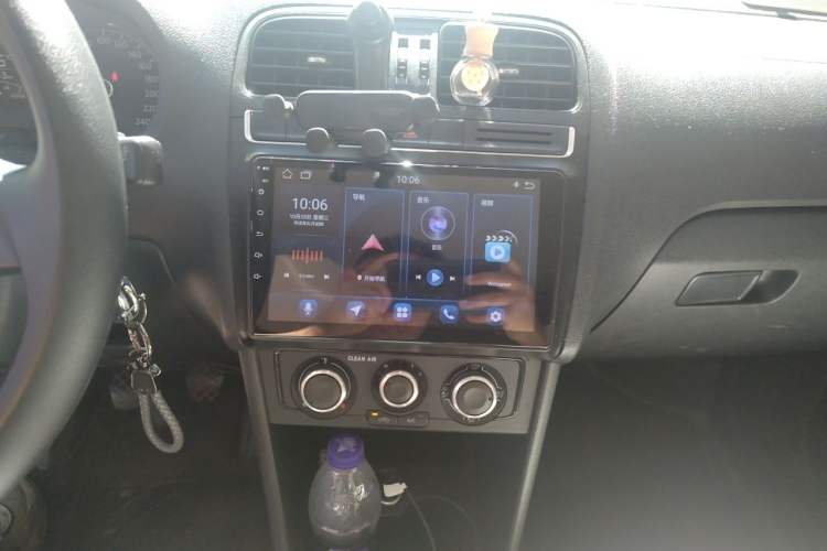 Used Volkswagen Polo 2016 1.4L Manual Fashion Model Audio And AC Panel