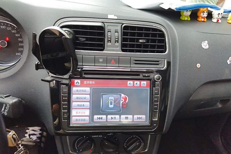 Used Volkswagen Polo 2016 1.6L Automatic Comfort Model Audio And AC Panel
