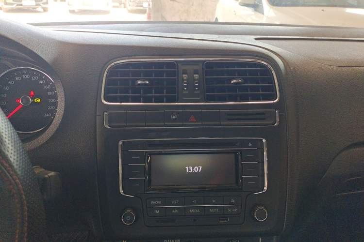 Used Volkswagen Polo 2016 1.6L Automatic Comfort Model Audio And AC Panel