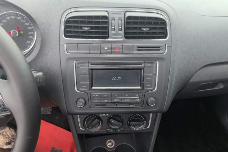 Used Volkswagen Polo 2016 1.6L Automatic Comfort Model Audio And AC Panel