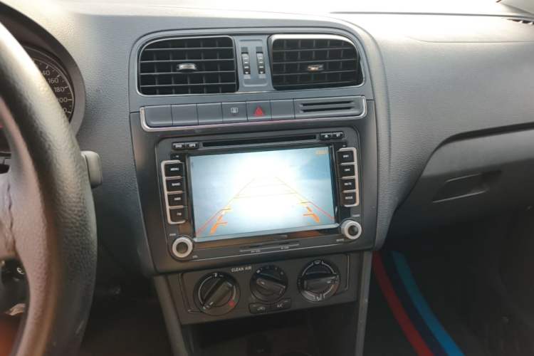 Used Volkswagen Polo 2016 1.4L Manual Fashion Model Audio And AC Panel