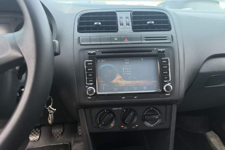 Used Volkswagen Polo 2016 1.4L Manual Fashion Model Audio And AC Panel