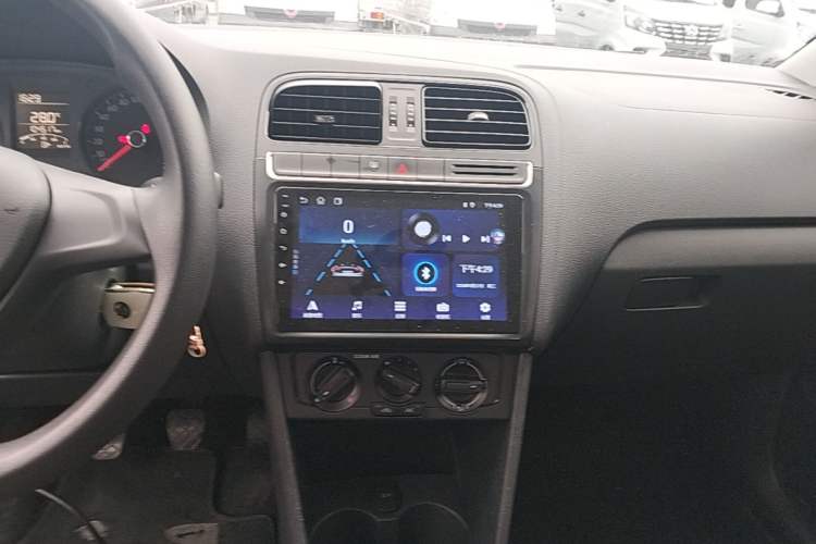 Used Volkswagen Polo 2016 1.4L Manual Fashion Model Audio And AC Panel