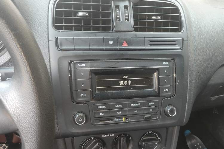 Used Volkswagen Polo 2016 1.4L Manual Fashion Model Audio And AC Panel