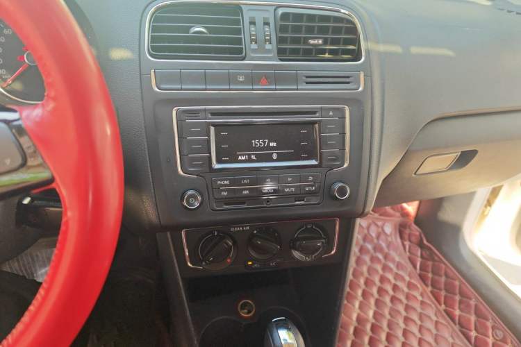 Used Volkswagen Polo 2016 1.6L Automatic Comfort Model Audio And AC Panel
