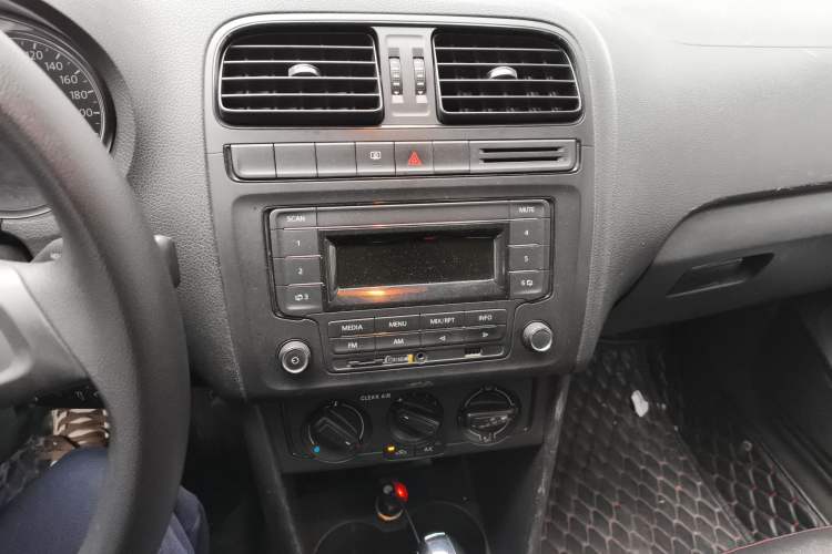 Used Volkswagen Polo 2016 1.4L Automatic Trendy Model Audio And AC Panel
